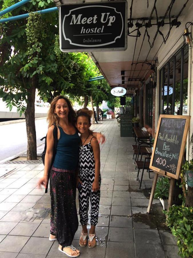 Meet Up Hostel Bangkok Exterior foto